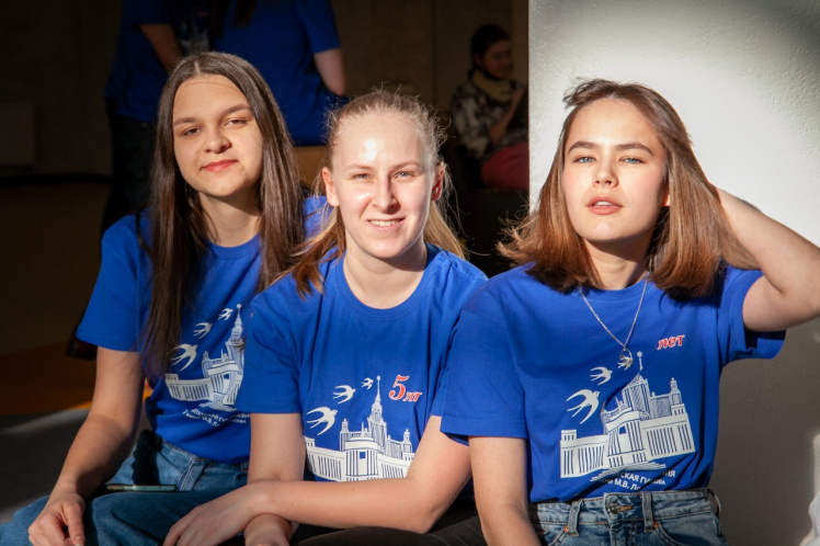 <h3>Самоуправление в гимназии в 2023 году</h3>
<h5>Цели</h5>
<p>
	 Приобщение к ценностям, усвоение социальных норм через участие в общественной жизни школы, создание условий для самовыражения, самоутверждения и реализации каждого учащегося через представление широкого выбора направлений и видов деятельности.
</p>
<h5>Задачи</h5>
<p>
	 Приобретение опыта организаторской деятельности, адаптация к жизни, социальной защите прав и интересов во всех сферах жизнедеятельности, осознание того, что личностное проявление каждого возможно только в коллективе.
</p>
<h5>
Состав самоуправления </h5>
<p>
	 Григорьев Кирилл - председатель. 
</p>
<p>
	 Киреева София Дмитриевна - заместитель председателя.
</p>
<p>
	 Немцова Полина Викторовна - советник.
</p>
<p>
	 Голубев Евгений Александрович - модератор.
</p>
<p>
	 Демин Алексей Игоревич - кооператор.
</p>
<p>
	 Попова Ангелина Алексеевна - глава комитета по быту.
</p>
<p>
	 Соболев Иван Дмитриевич  - глава комитета по культуре 
</p>
<p>
	 Кондакова Софья Станиславовна - глава комитета по СМИ
</p>
<h6></h6>
<p>
</p>