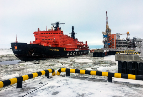 Незамерзающий арктический порт на плавучем основании